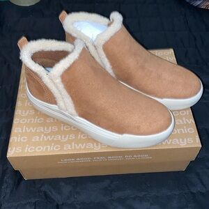 New with tags
Dr Scholl’s Shoes Women’s Time Off Yo Sneaker Boot 
Size 8 Woman